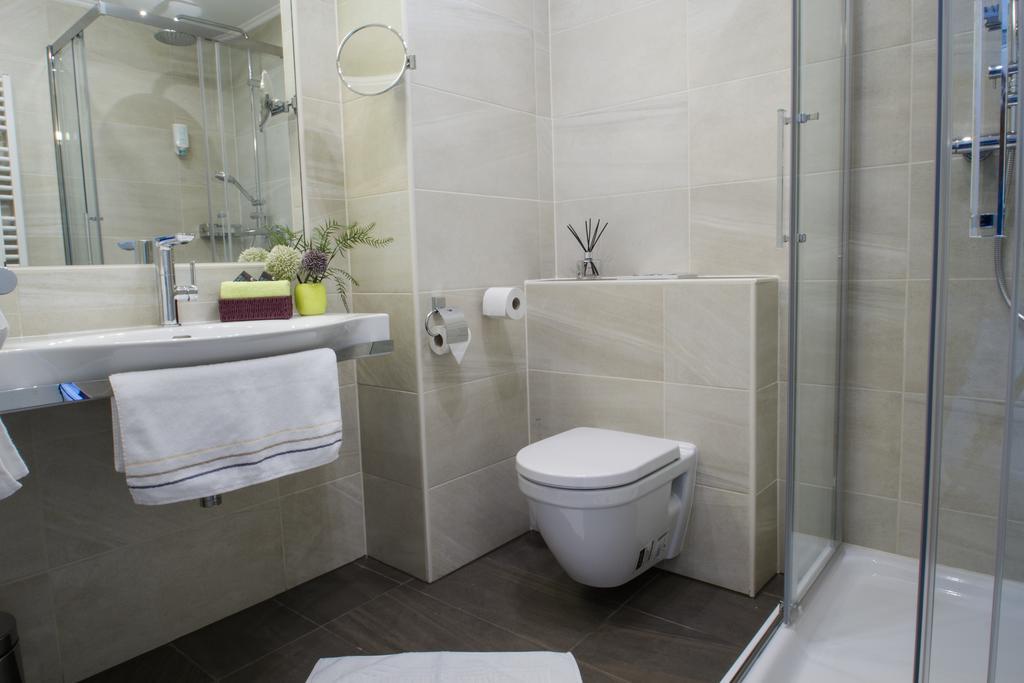 College Garden Hotel Bad Voeslau Zimmer foto